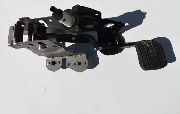 Renault Megane III Brake pedal bracket assembly 