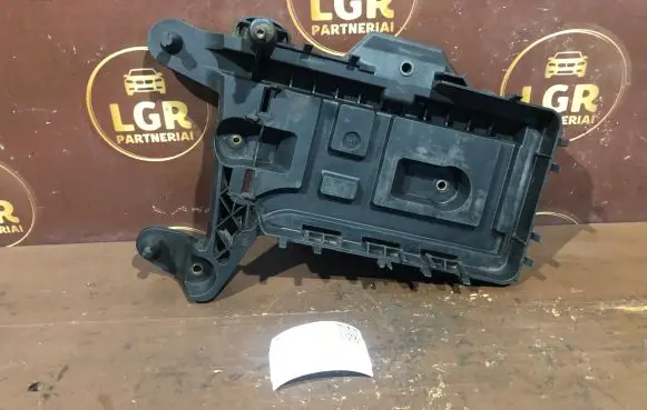 Volkswagen Touran I Battery tray 1K0915333C