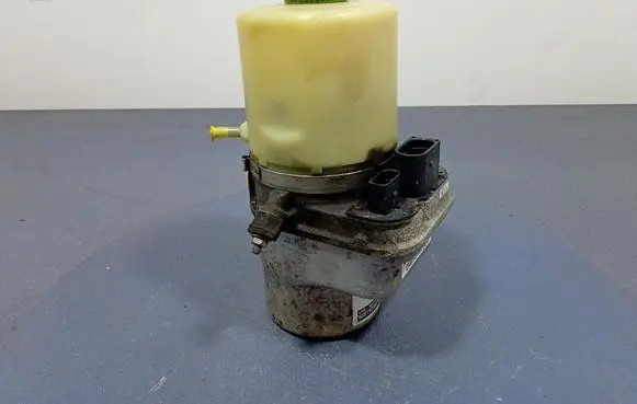 Skoda Fabia Mk2 (5J) Power steering pump 6R0423156A