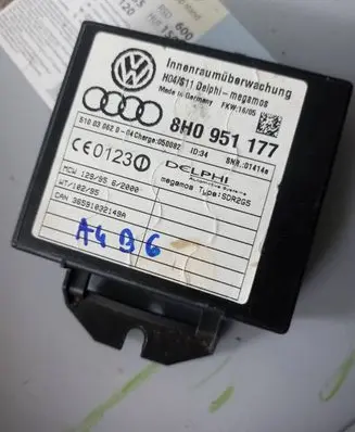 Audi A4 S4 B6 8E 8H Alarm control unit/module 8h0951177