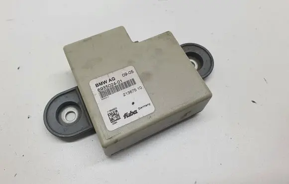 BMW 5 E60 E61 Antenna control unit 6935024 693502401