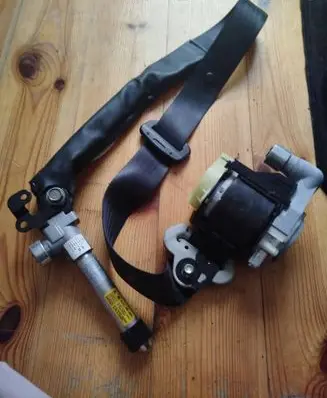 Mazda 3 II Front seatbelt T89404T 0438073 0313475