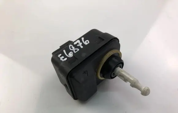 Volkswagen PASSAT B5 Intake manifold valve actuator/motor 13H39