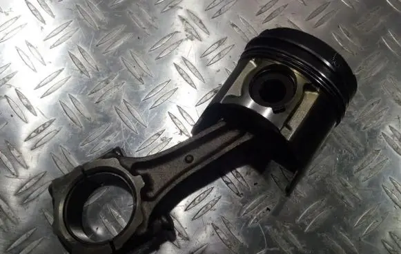 Opel Corsa C Piston with connecting rod
