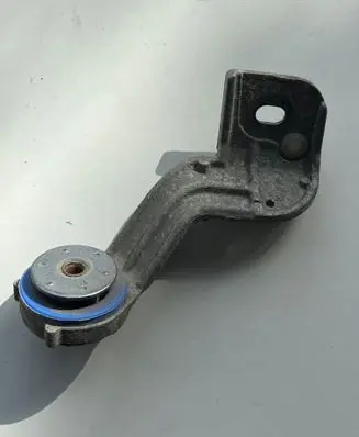 Opel Combo E Radiator mount bracket 9603779180