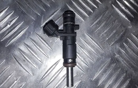 Peugeot 207 Fuel injector V7528176