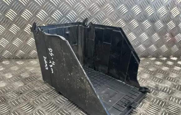 Battery box tray