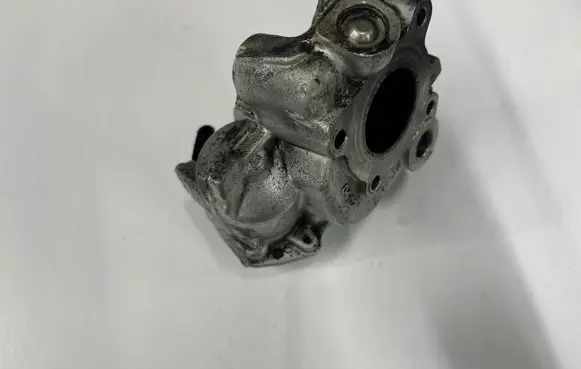 Mercedes-Benz C W205 EGR valve A6511400860 A2C83261000 01465