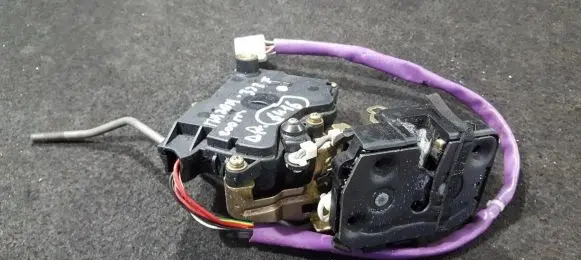 Mazda 323 F Front door lock