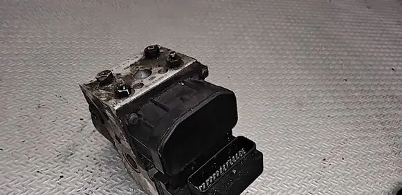 Audi A4 S4 B5 8D ABS Pump 0265216562 8E0614111AD