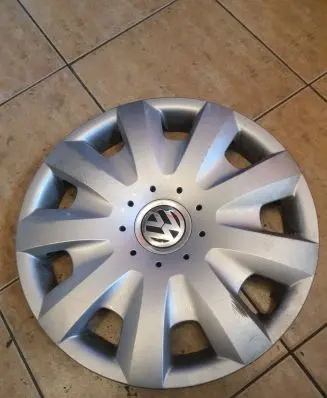 Volkswagen Touran II R15 wheel hub/cap/trim 1T0601147D