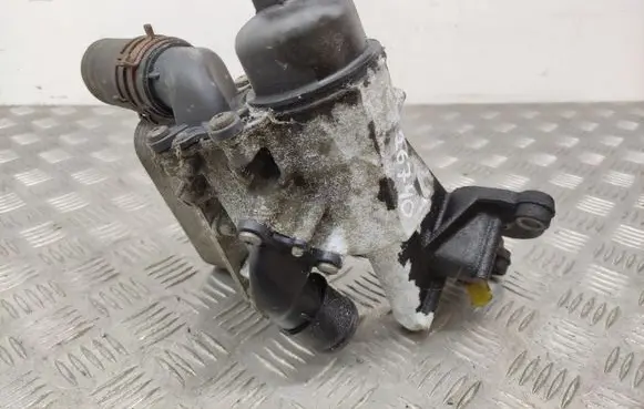 Oil filter mounting bracket