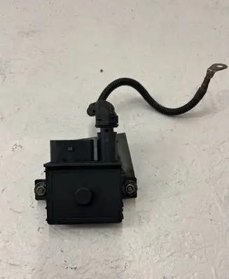 BMW 5 E60 E61 Glow plug pre-heat relay E21100223367 0522120703 8200022867