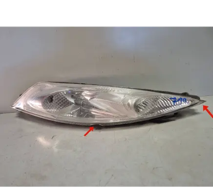 Nissan Juke I F15 Headlight/headlamp