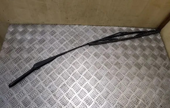 Front wiper blade arm