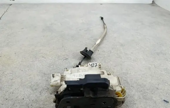 Audi A6 S6 C6 4F Front door lock 4F1837015