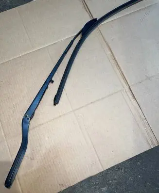 BMW X5 E53 Windshield/front glass wiper blade 7132219