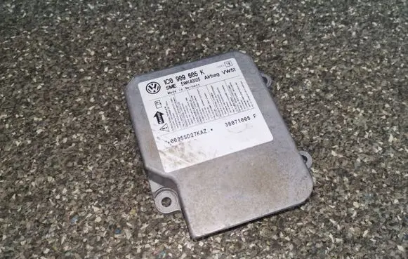 Skoda Roomster (5J) Airbag control unit/module 1C0909605K