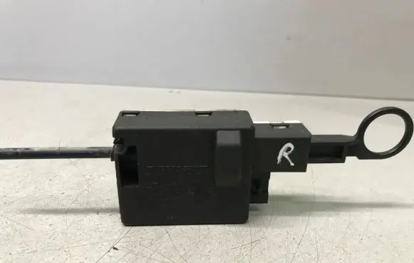 Fuel tank cap lock