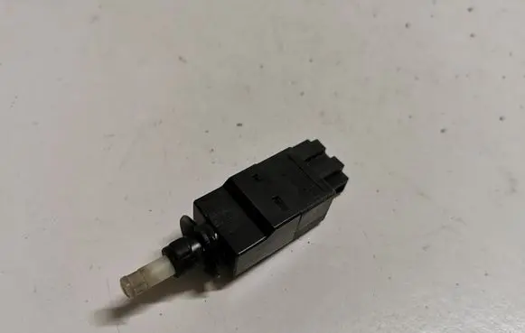 Mercedes-Benz E W211 Brake pedal sensor switch 0015454009