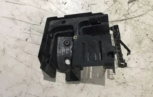 Volkswagen Touran I Other engine bay part 1K0907361