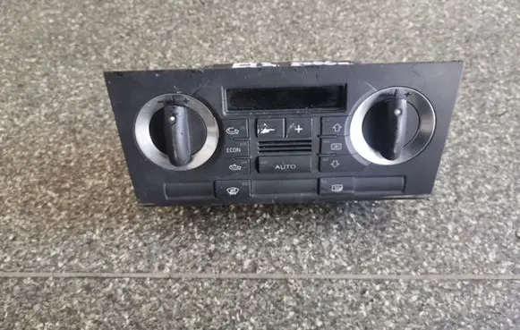 Audi A3 S3 8P Climate control unit 8P0820043