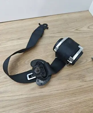 BMW 5 F10 F11 Front seatbelt 610126300B 120316