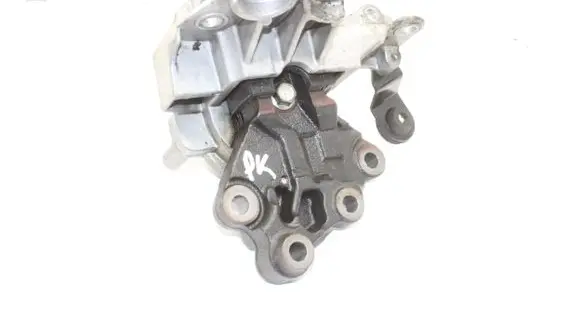 Nissan X-Trail T32 Engine mount bracket