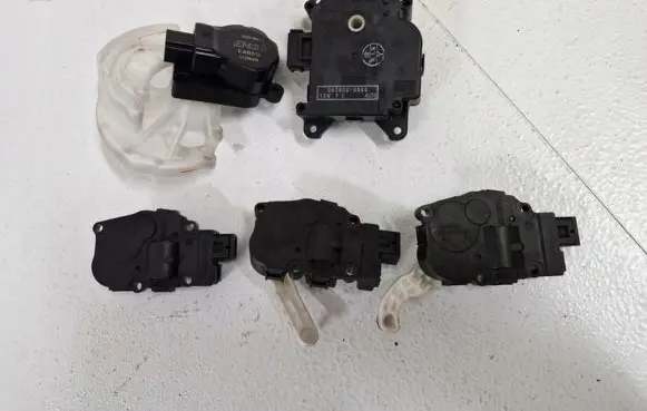 Jaguar XF X250 A/C air flow flap actuator/motor 