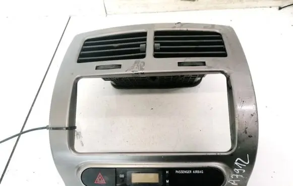 Toyota Urban Cruiser (XP110) Dash center air vent grill 5541252400 55412-52400