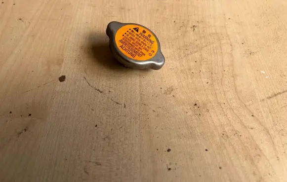 Mitsubishi Space Star Coolant expansion tank/reservoir cap 
