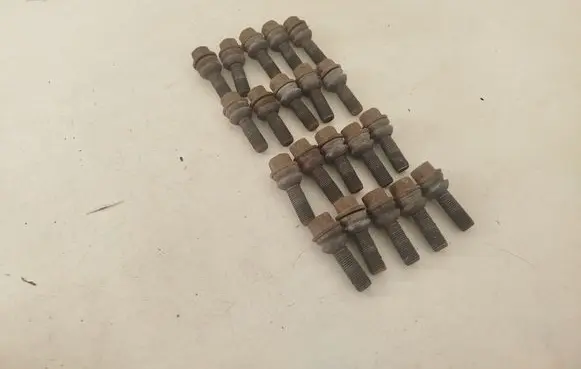Volkswagen Multivan T5 Nuts/bolts 