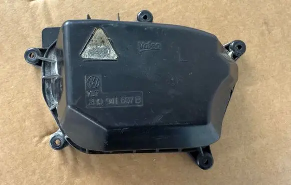 Headlight/headlamp dust cover