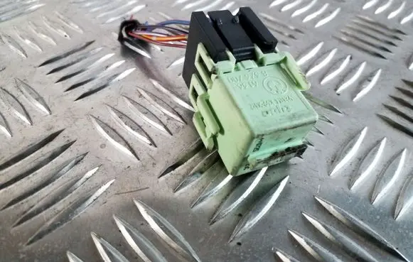 BMW X3 E83 Other relay 8373700
