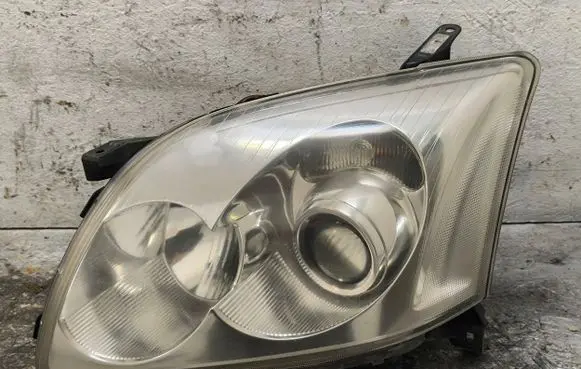 Toyota Avensis T250 Headlight/headlamp