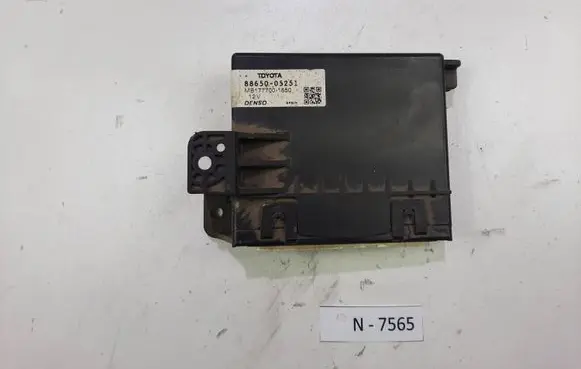 Toyota Avensis T270 Other control units/modules 8865005251