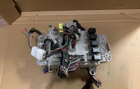 Toyota RAV 4 (XA20) Fuse box set PPT25P5 E11020100 128V859