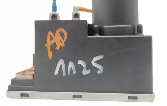 Audi A3 S3 8L Central locking vacuum pump 8D0862257C