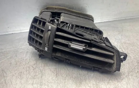 KIA Ceed Dash center air vent grill 972501H622 EJM097VER8 97250