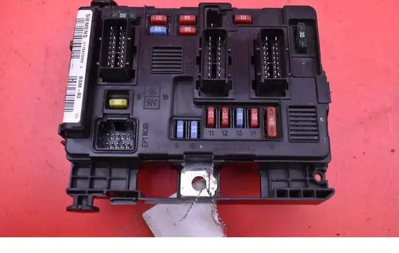 Peugeot Partner Fuse box set 9650618580