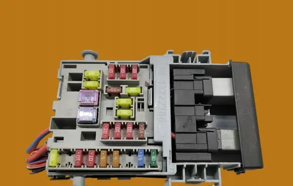 Opel Astra J Fuse box set 13222786
