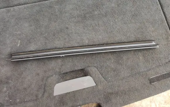 BMW X6 F16 Rear door windshield rail 