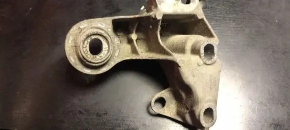 Audi A4 S4 B5 8D Engine mounting bracket 8D0199352H