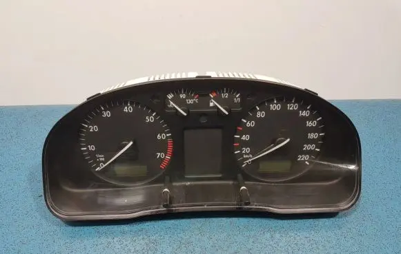 Volkswagen PASSAT B5 Speedometer (instrument cluster) 09051940090