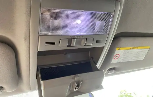 Toyota Prius (NHW20) Interior lighting switch