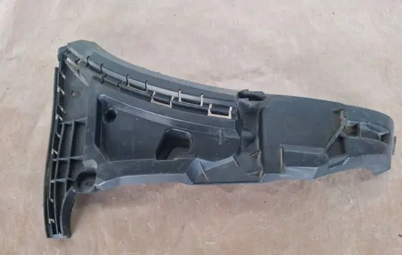 Volvo XC90 Front bumper mounting bracket 30698128