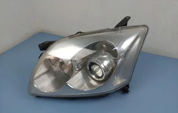 Toyota Avensis T250 Headlight/headlamp 8117005190 0543