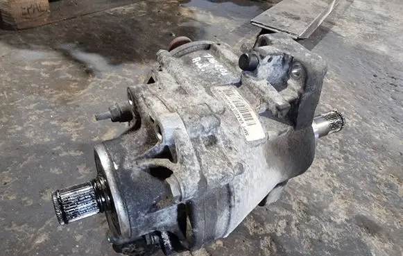 Gearbox transfer box case
