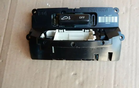Mercedes-Benz ML W163 Alarm switch A1635408311 MERCEDESBENZ 40444