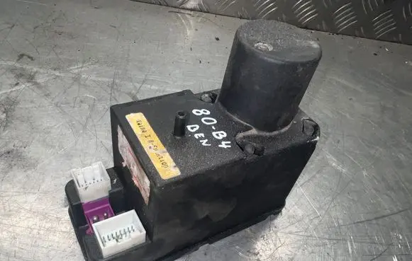 Audi 80 90 S2 B4 Central locking vacuum pump 4A0862257F